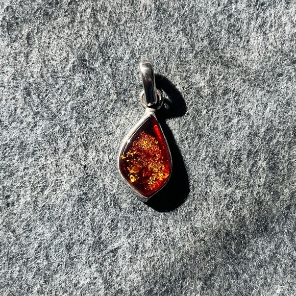 Amber pendant - Picture 1 of 3